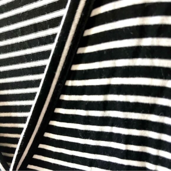 VINE & LOVE Cross Front Striped Long Sleeve Tee Size Small - Picture 2 of 5